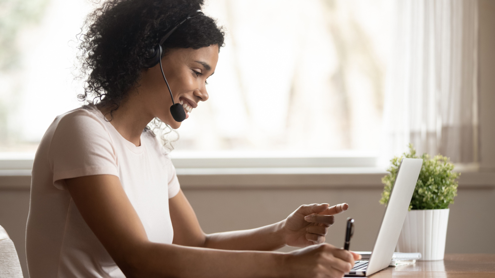 How Healthcare, Banking, and Insurance Leaders can Improve Experiences with Hybrid and Remote Work